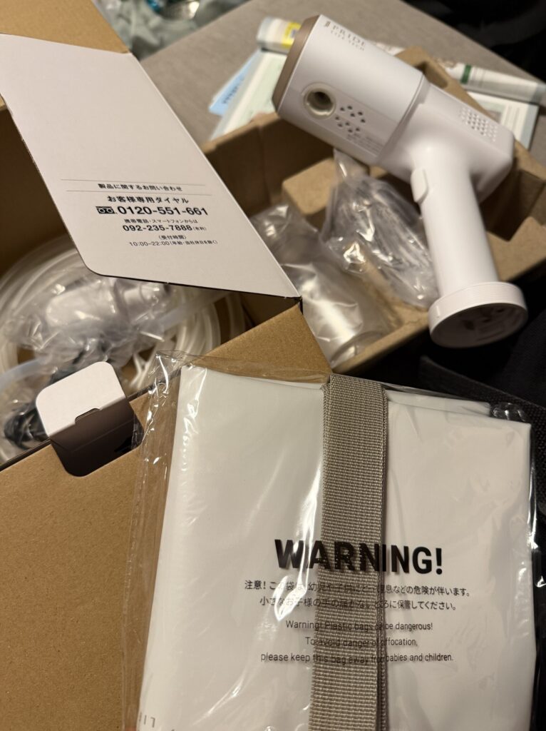 【画像:箱の中の付属品】